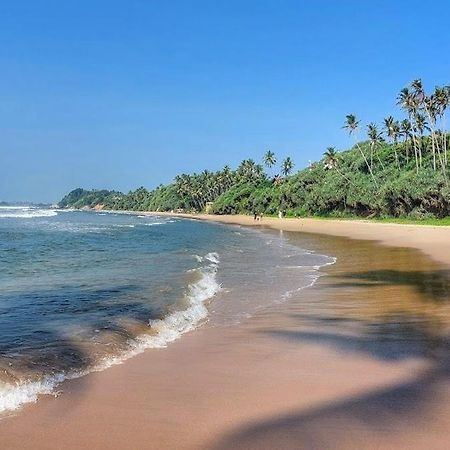 Lion Paradise Surf Beach 마타라 외부 사진