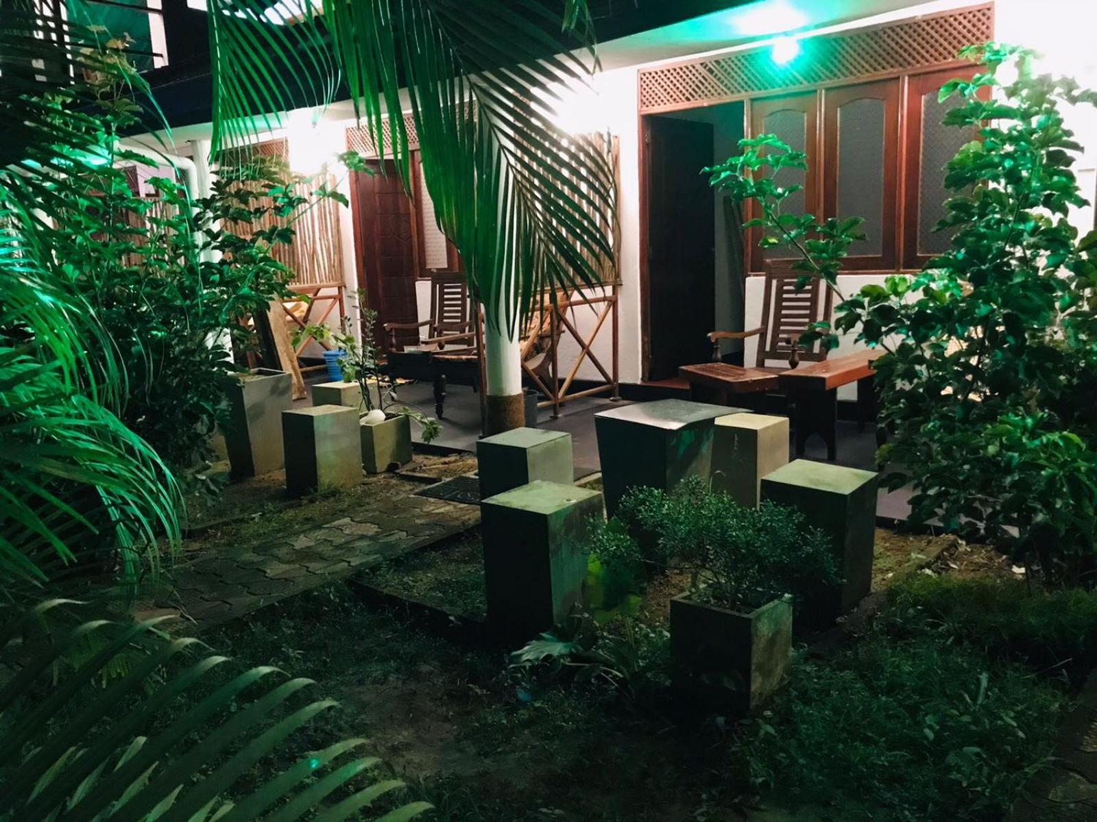 Lion Paradise Surf Beach 마타라 외부 사진